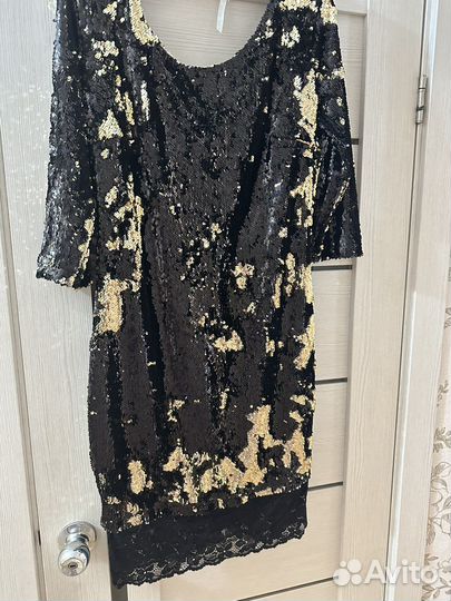 Платье с пайетками фирменное