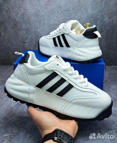 Кроссовки adidas белые весна