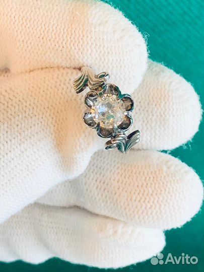 Серебряное колечко, с кабошоном из циркона