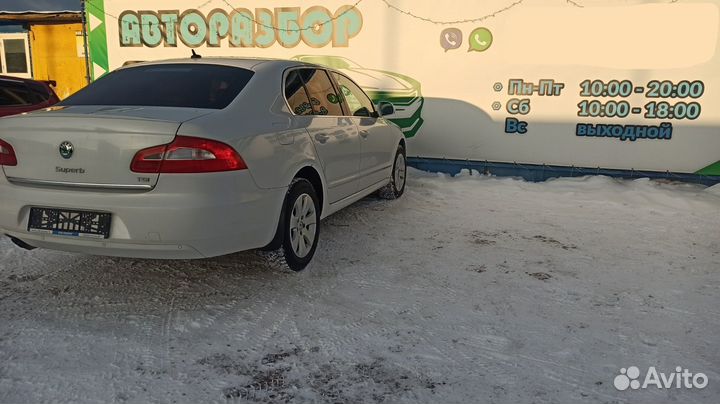 Кронштейн Skoda Superb 2 3C0802128 Отличное состояние