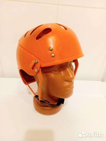 Хоккейный нагрудник и шлем хоккейный СССР