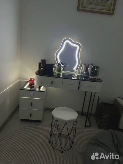 Туалетный столик. Консольный столик