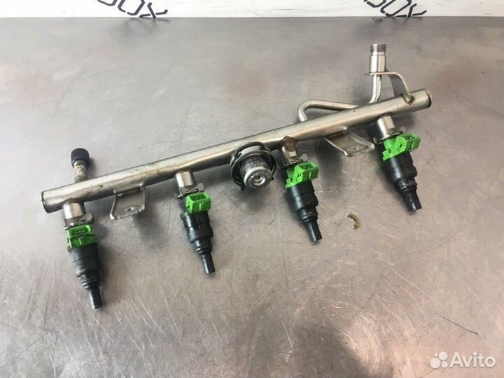 Топливная рампа Mercedes C-Class W203 M271 1.8I