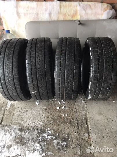 Pirelli Winter Studdable Plus 235/45 R18