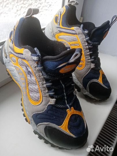 Кроссовки 38