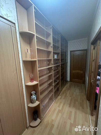 Стеклянный шкаф витрина