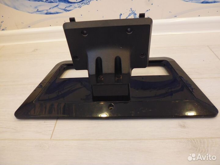 Подставка от LG 32LM580S с крепежом