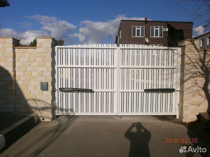 Ворота распашные Prestige с аркой 3000х2000