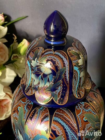 Яркая ваза с крышкой Италия