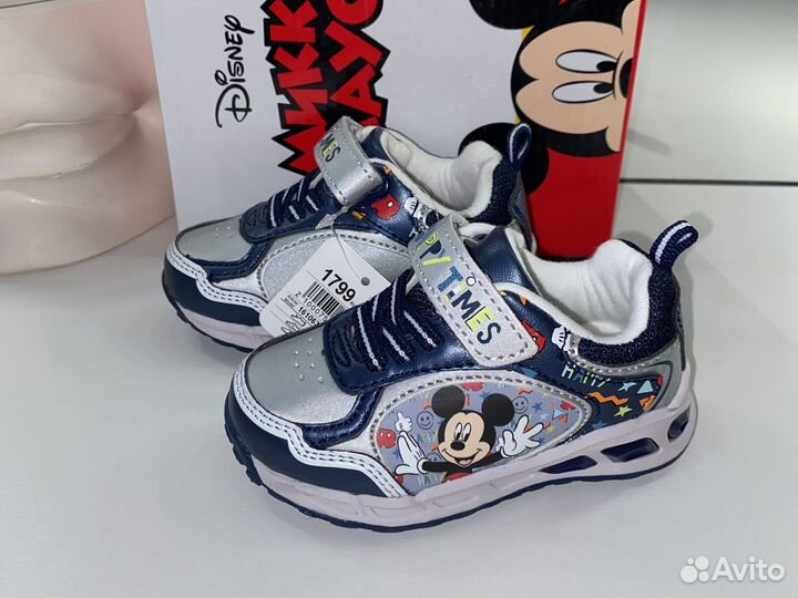 Кроссовки новые для мальчика 20