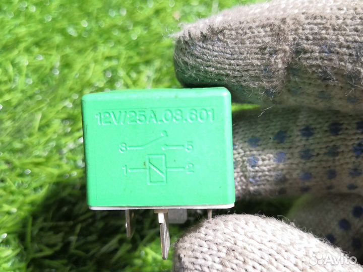 Реле Fiat зелёное четырехконтактное