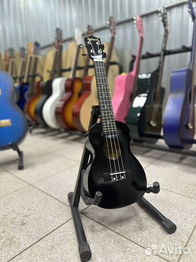 Акустическая / Классическая гитара / Укулеле