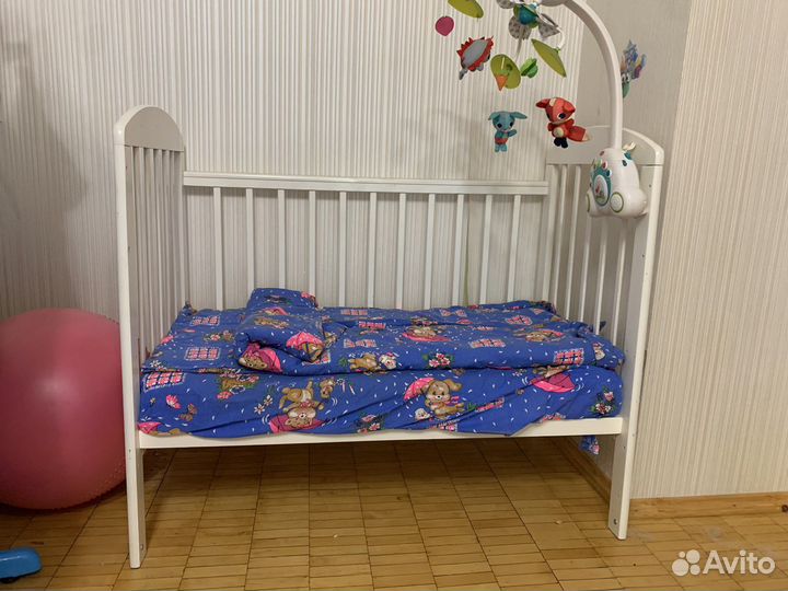 Кроватка детская с матрацем и постельным бельем