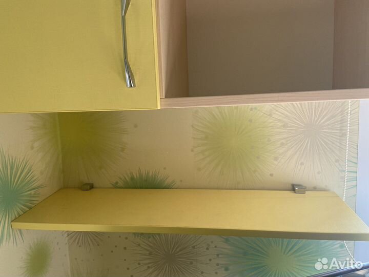 Детская мебель бу: столы и книжные шкафы