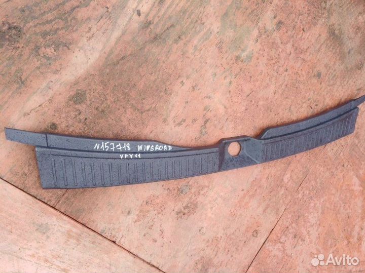 Накладка замка багажника Nissan Wingroad WFY11