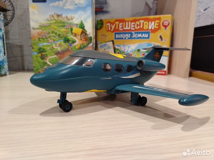 Самолёт со свето-звуковыми эффектами