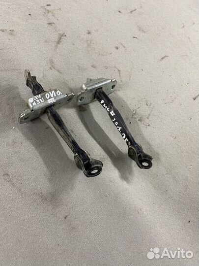 Ограничитель двери Kia Rio (QB) III (2011–2015)