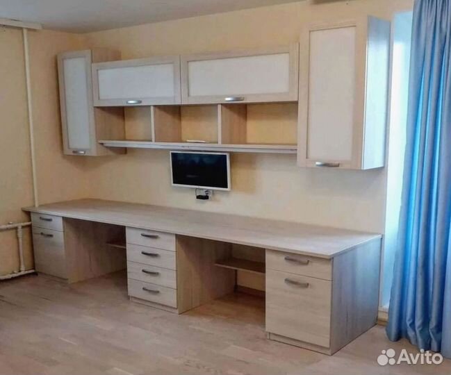 Письменные столы под окно