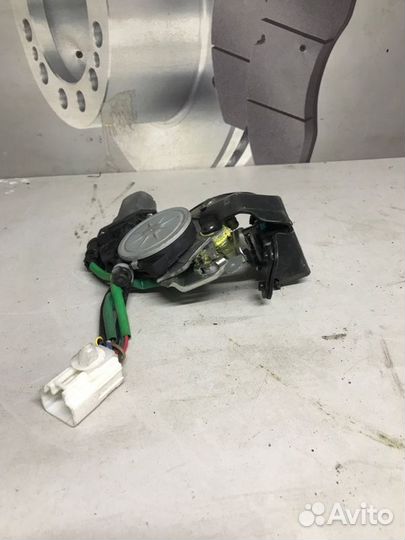 Замок крышки багажника задний Lexus Rx 2003-2009