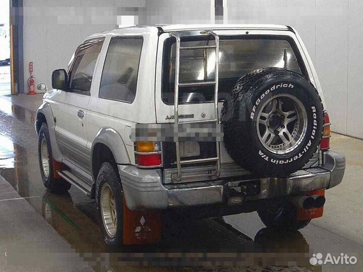 Фонарь заднего хода Mitsubishi Pajero V26W 4M40