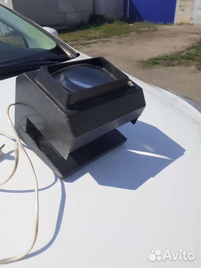 Прибор с увеличительным стеклом и подсветкой