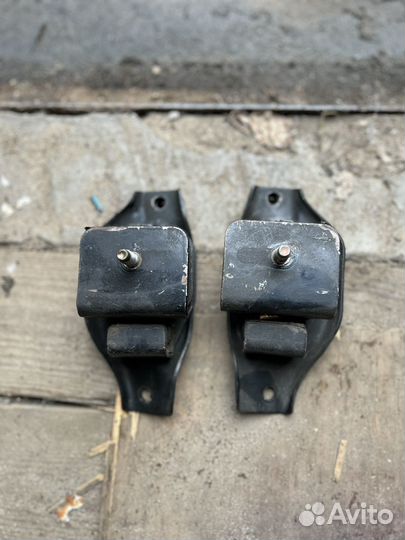 Подушка двигателя