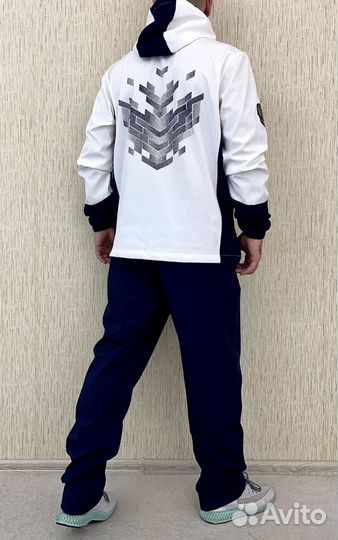 Спортивный мужской костюм