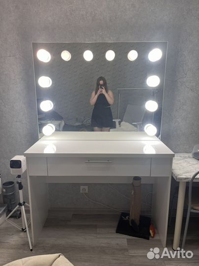 Туалетный столик с зеркалом и подсветкой бу