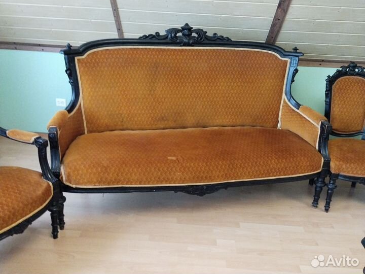 Набор антикварной мебели