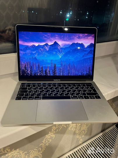 Apple MacBook Pro 13 2018 touch bar