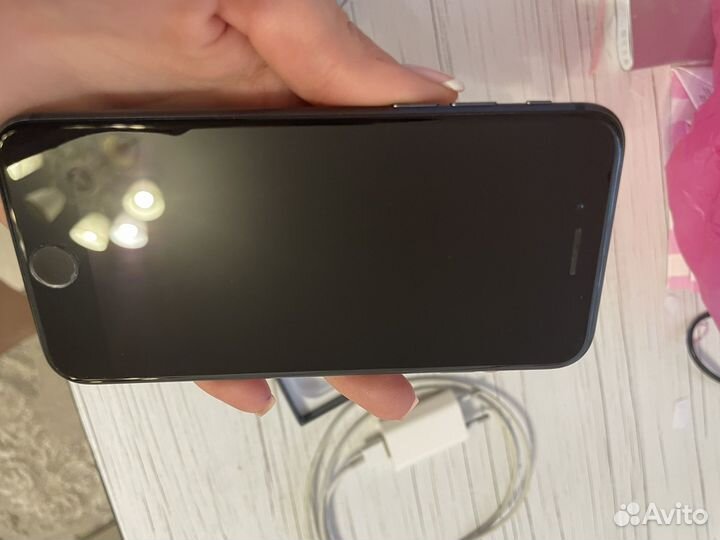 Телефон iPhone 8 64 gb
