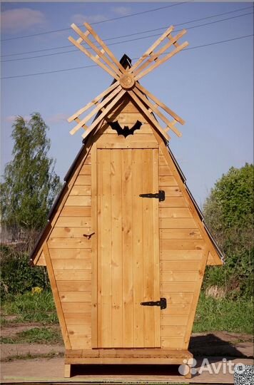 Уличный туалет деревянный