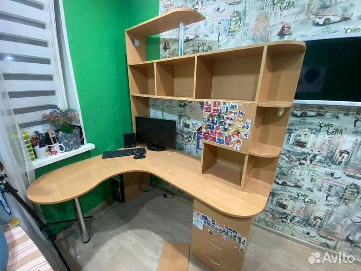 Письменный стол