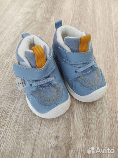 Детские кроссовки