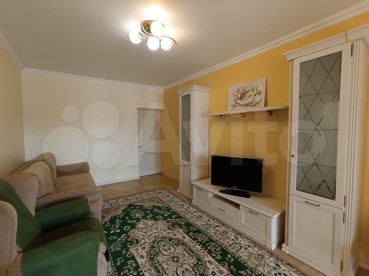 2-к. квартира, 42 м², 1/6 эт.