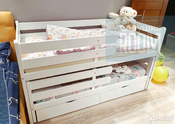 Кровать выдвижная для двоих детей из массива