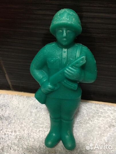 Игрушка из СССР солдатик