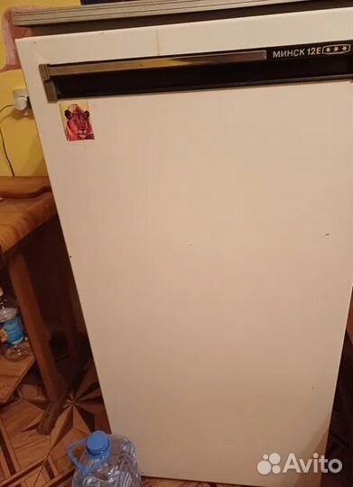 Холодильник старый