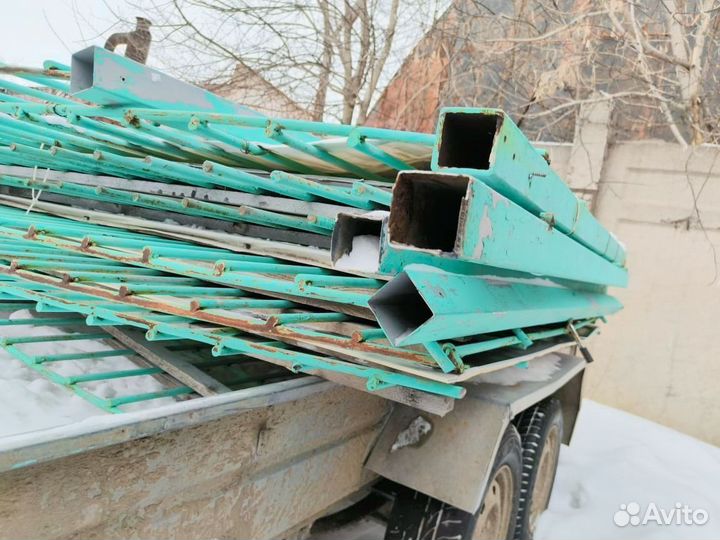 Забор с воротами и калиткой