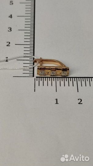 Золотые серьги с камнем