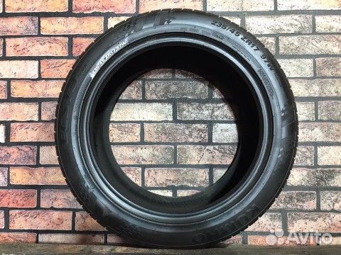 Kumho Ecsta HS51 235/45 R17