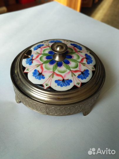 Пудреница Ленэмальер