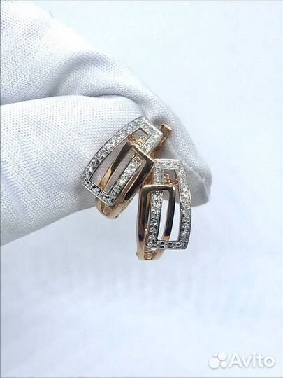 Золотые серьги с камнем