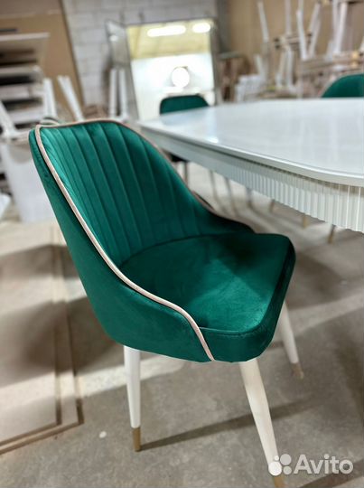 Стол и стулья в гостиную. На заказ