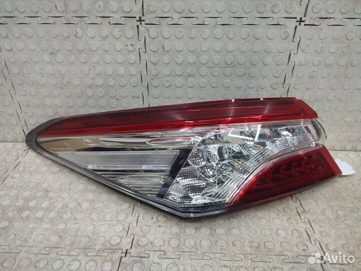 Фонарь наружный левый Toyota Camry XV70 2017