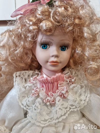 Фарфоровая кукла на качелях. Артикул34469