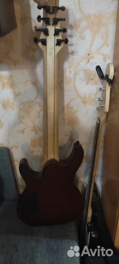 Восьмиструнная электрогитара