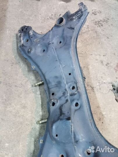 Балка передняя/подрамник toyota yaris/vitz/BB