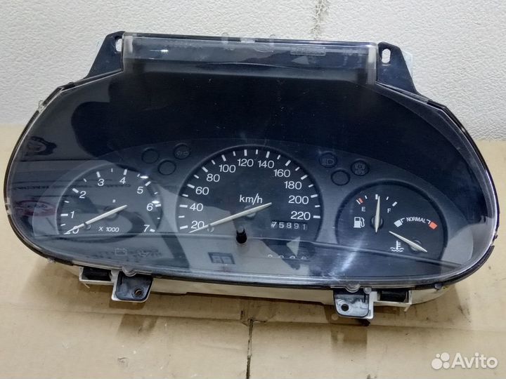 Панель приборов с тахометром Ford Escort