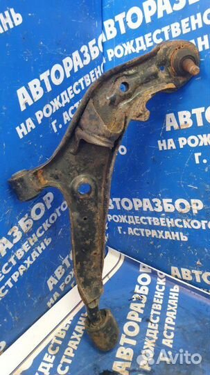 Передний левый рычаг. Nissan Bassara минивен KA24